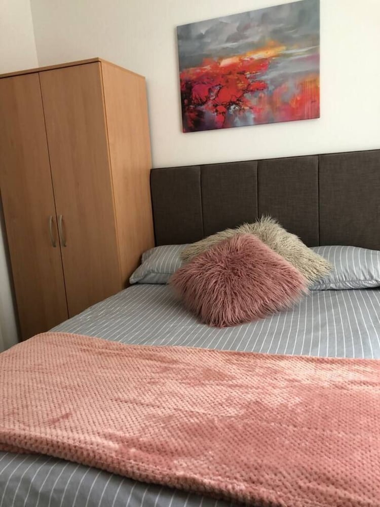 Lovely 4-bed House in Anfield all En-suite, view 2