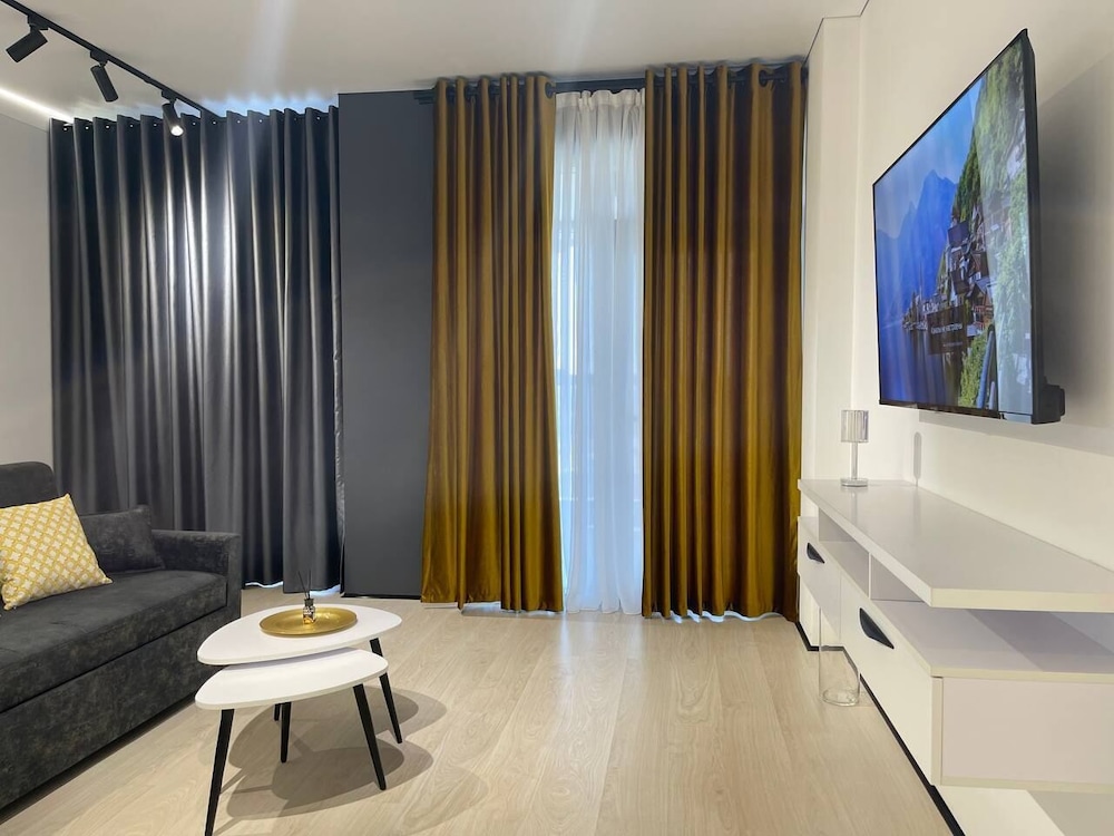 Akay city Golden studio