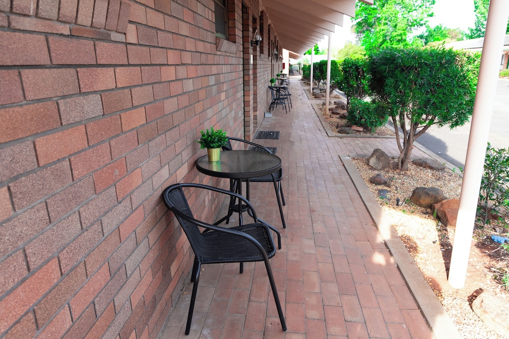 All Travellers Motor inn