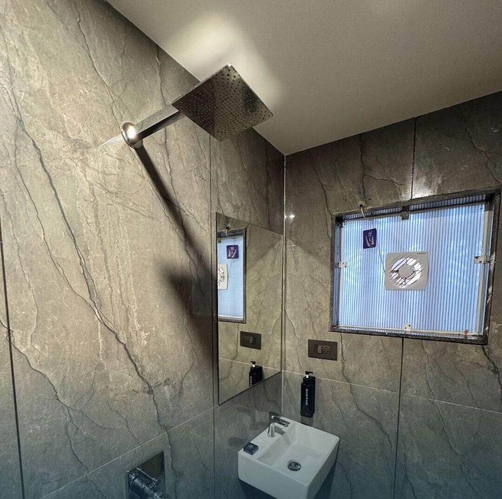Hotel The Premier Dwarka