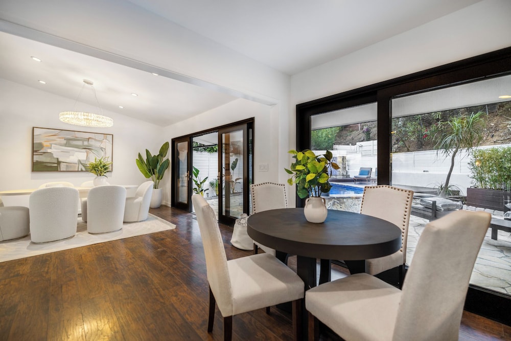 Shirley Lane- Elegant Mid-century Oasis With Pool & Canyon Views