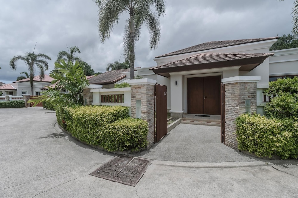 Luxury 3BR Villa 5 Private Pool, Gym & Jacuzzi