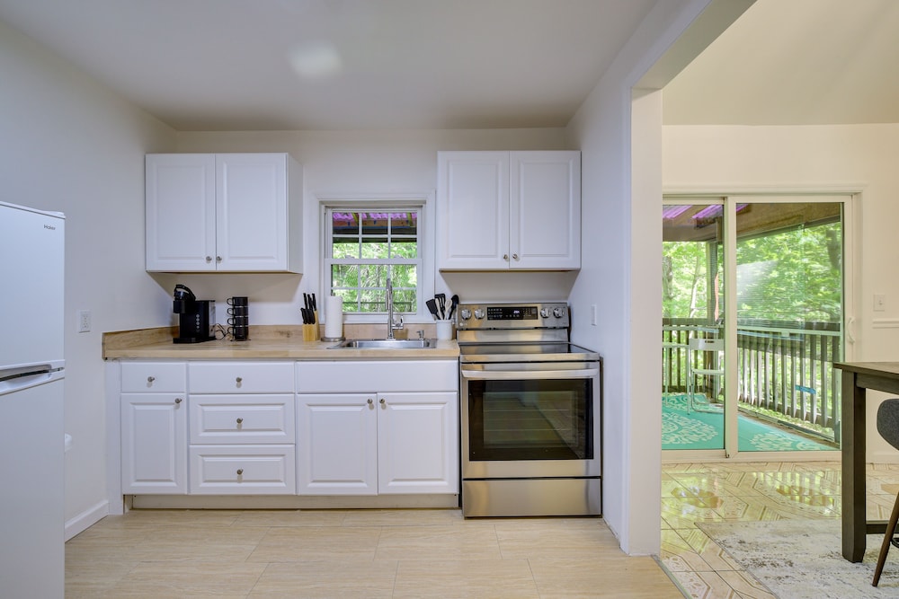 Monroe Vacations - Creekside Hudson Valley Retreat 4 Mi to Winery! - Property Image 20