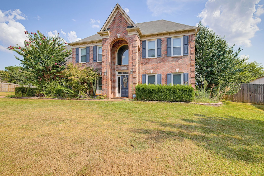 Residential Cul-de-sac: Suburban Memphis Hideaway!