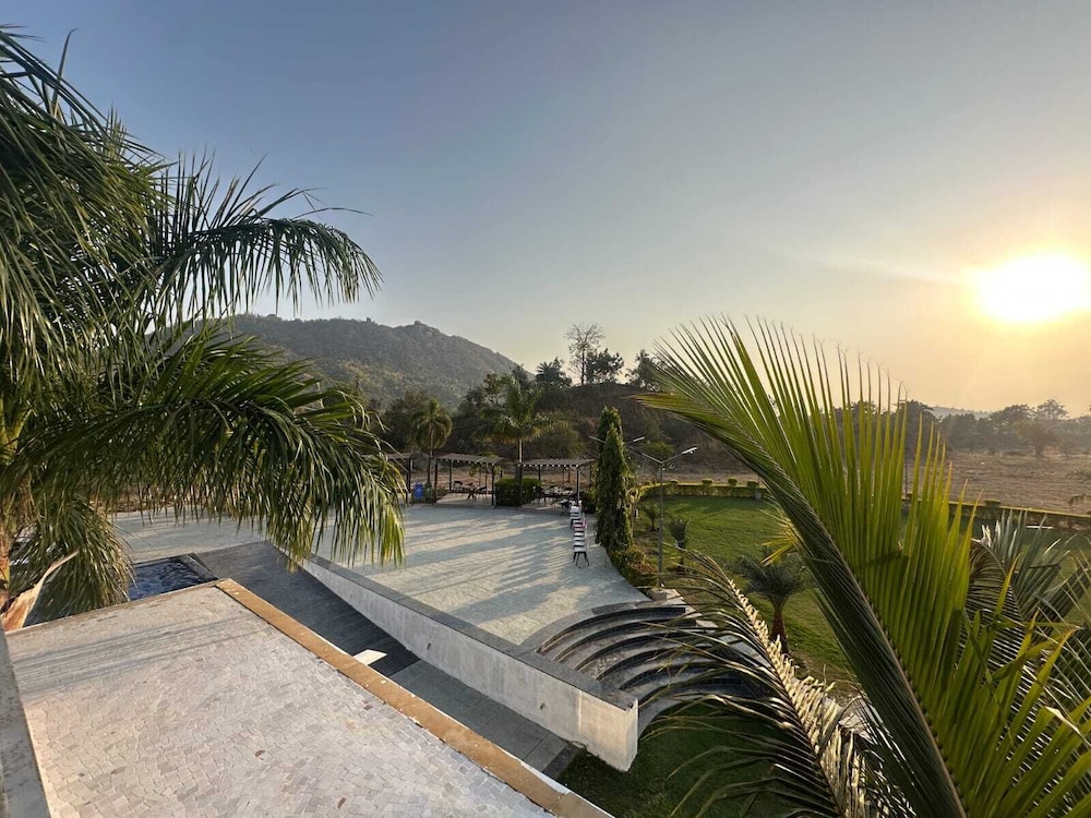 Valencia Club Abu - Resort In Abu