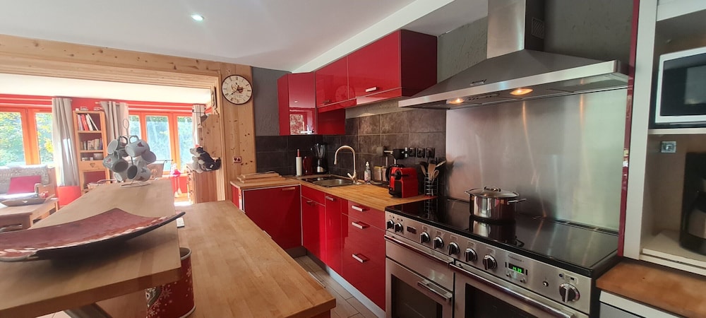 Spacious Chalet Near Ski Slopes