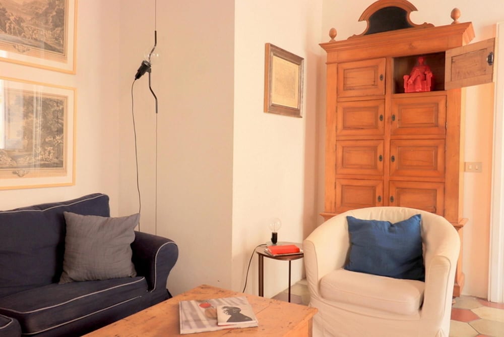 Enchanting 2BR Apt Near Pantheon Vatican