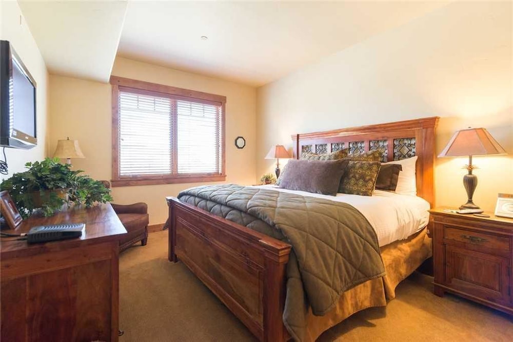 5101 Emerald Lodge, Trappeur's Crossing Apartment 3