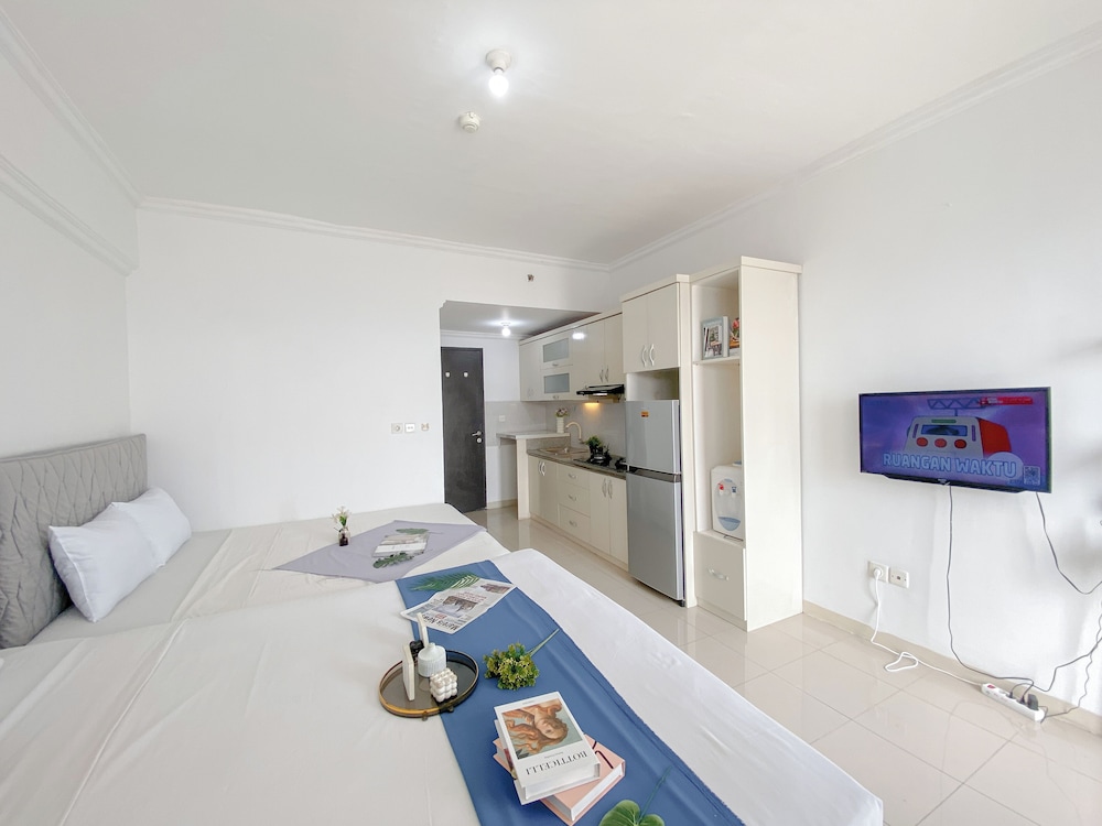 Cozy And Good Studio Room At Park View Condominium Apartment