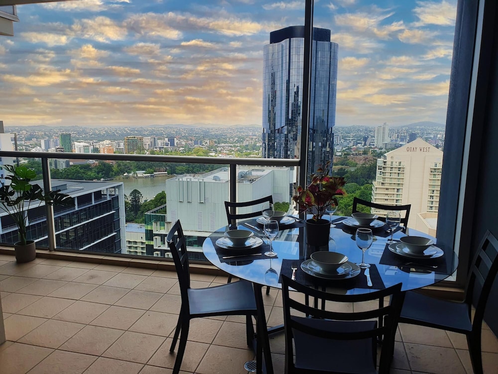 Brisbane Vacations - 2BR Stunning Views CBD Pool Gym Netflix - Property Image 6