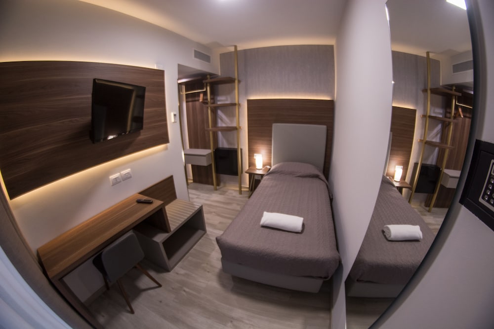 8 Room Hotel