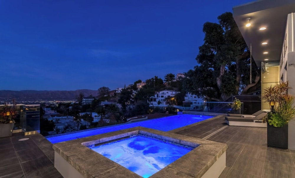 Mulholland View - Mid-century Modern Escape w/ Infinity Pool