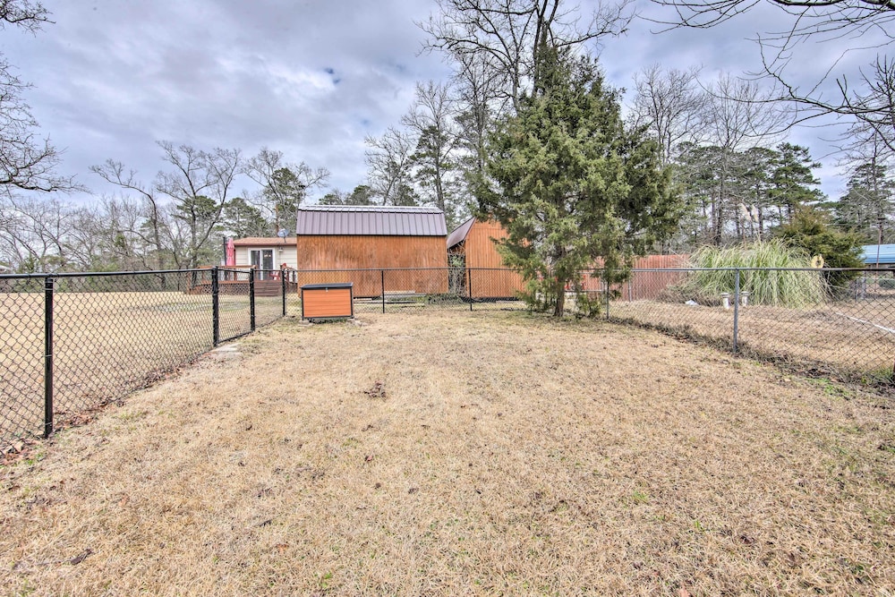 Jefferson Retreat w/ Backyard < 1 Mi to Lake! - Property Image 11