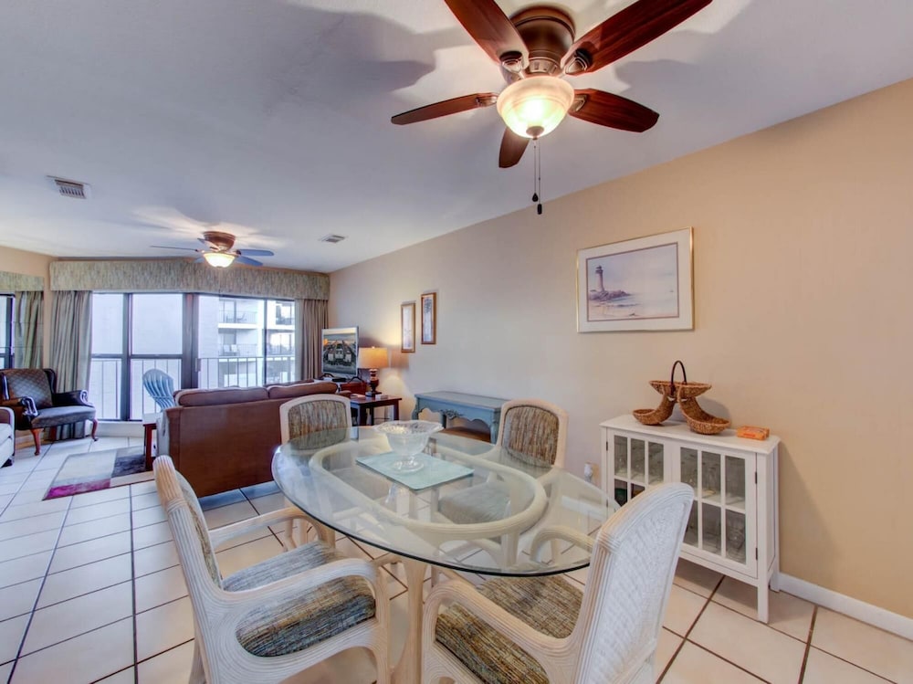 Two Bedroom two and Half Bath Condo Walking Distance to The Hangout view 4