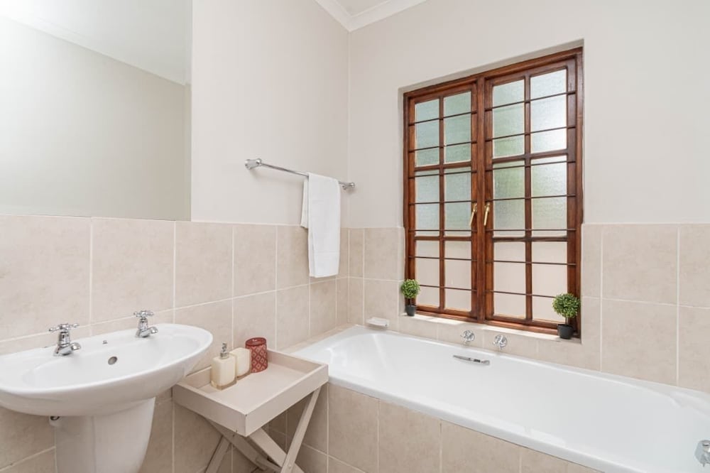 Peaceful Sandton Townhouse in Gated Community