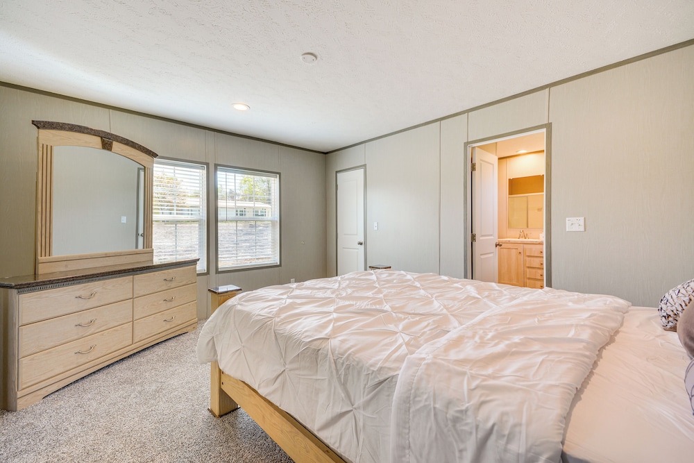 8 Mi to Main Street: Home w/ Yard in Bedford!