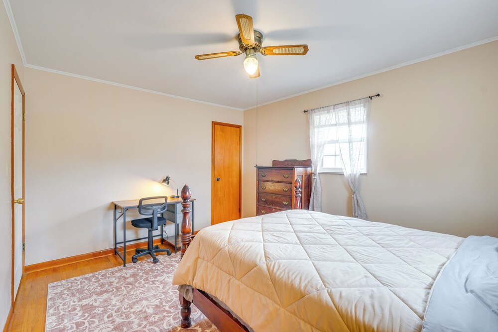 2 Mi to Town: Rustic East Tennessee Home!