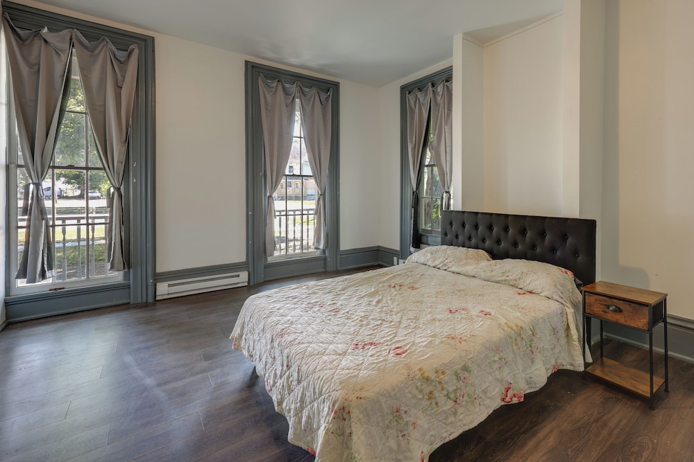 Walk to Town: Bath Apt Near Keuka Lake Wine Trail