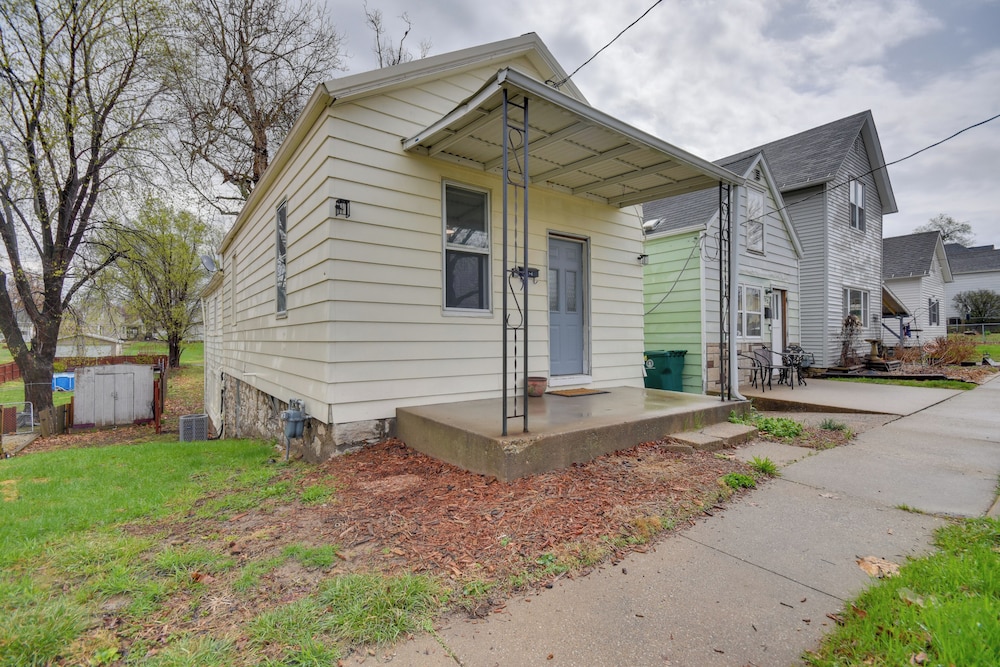 2 Mi to Historic District: Cozy Home in Quincy!