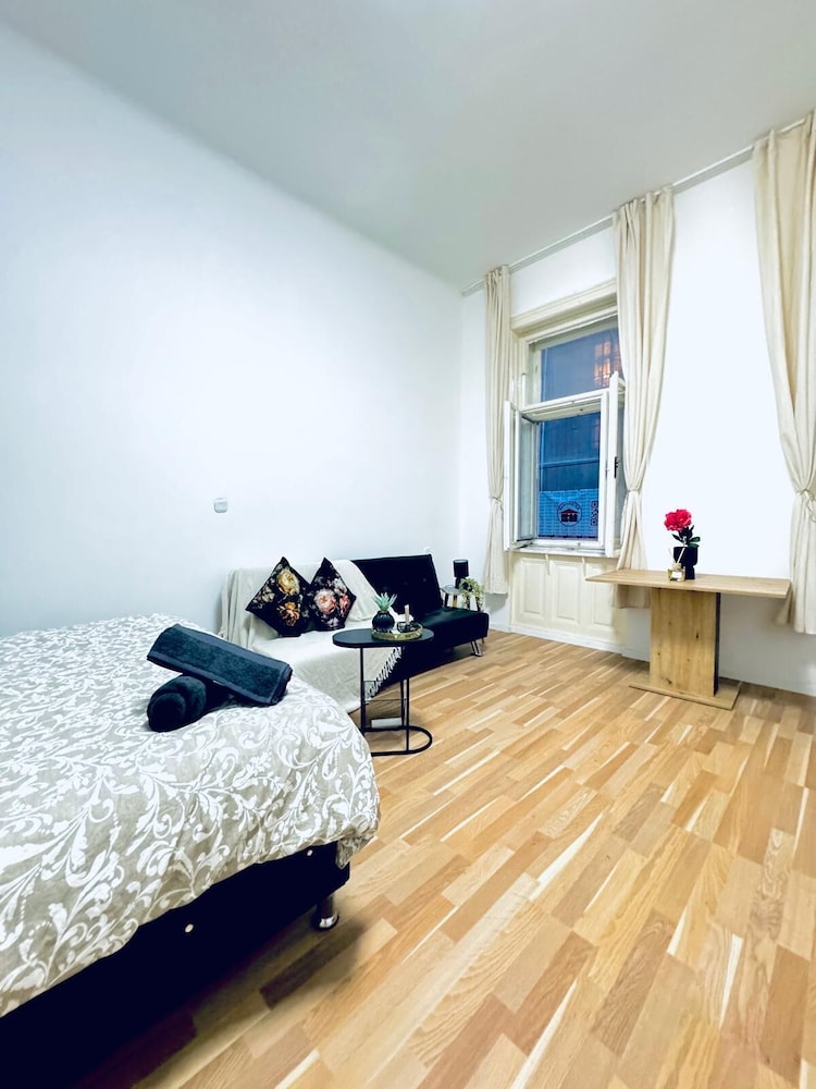 Stylish Contemporary Stay Stadthalle