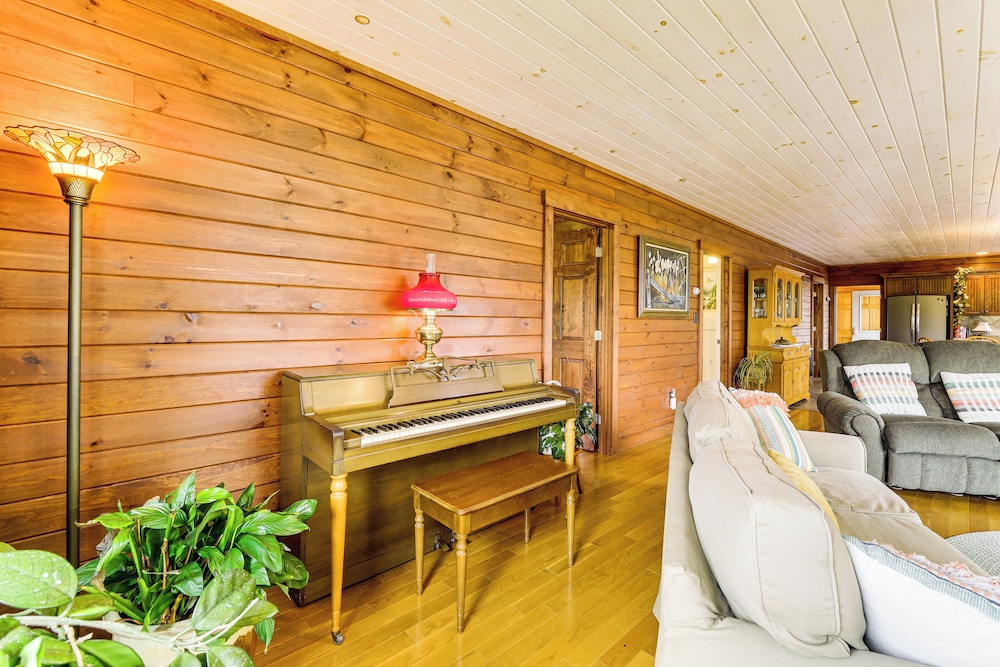 The Hideaway in Downeast Maine: Walk to Ocean