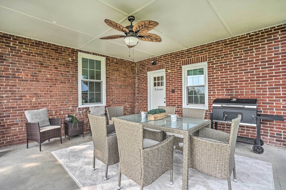 Upscale Country Home w/ Fire Pit in Taneytown! - Property Image 11