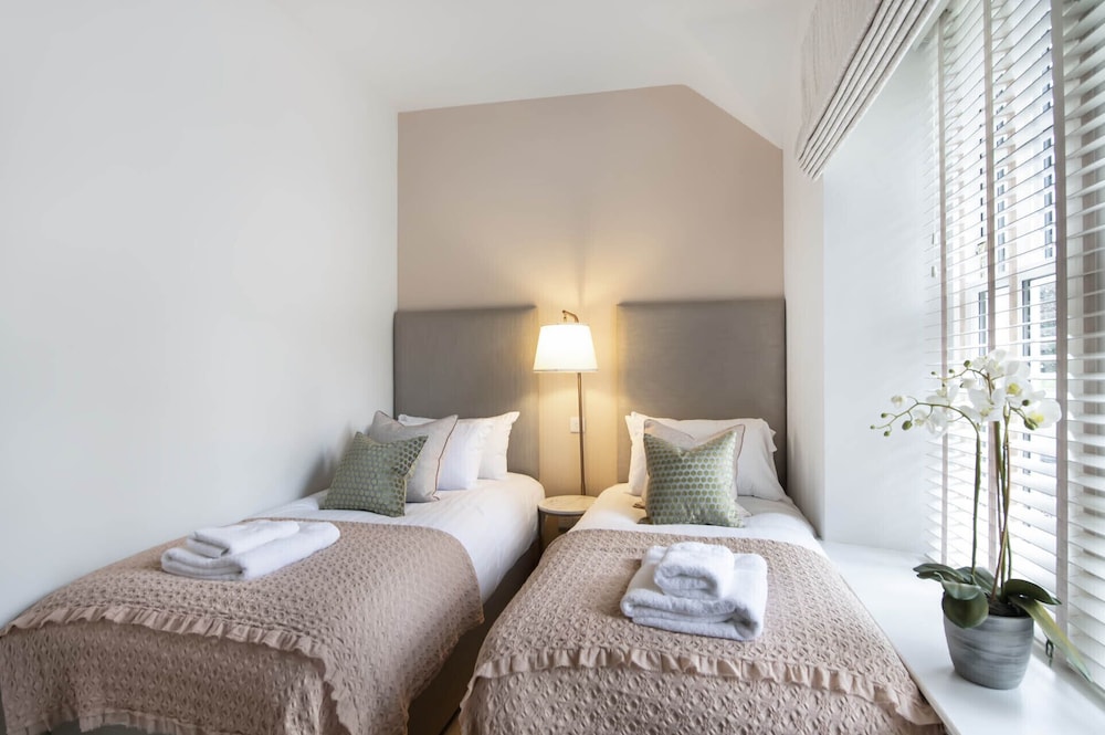The Woodside Apartments