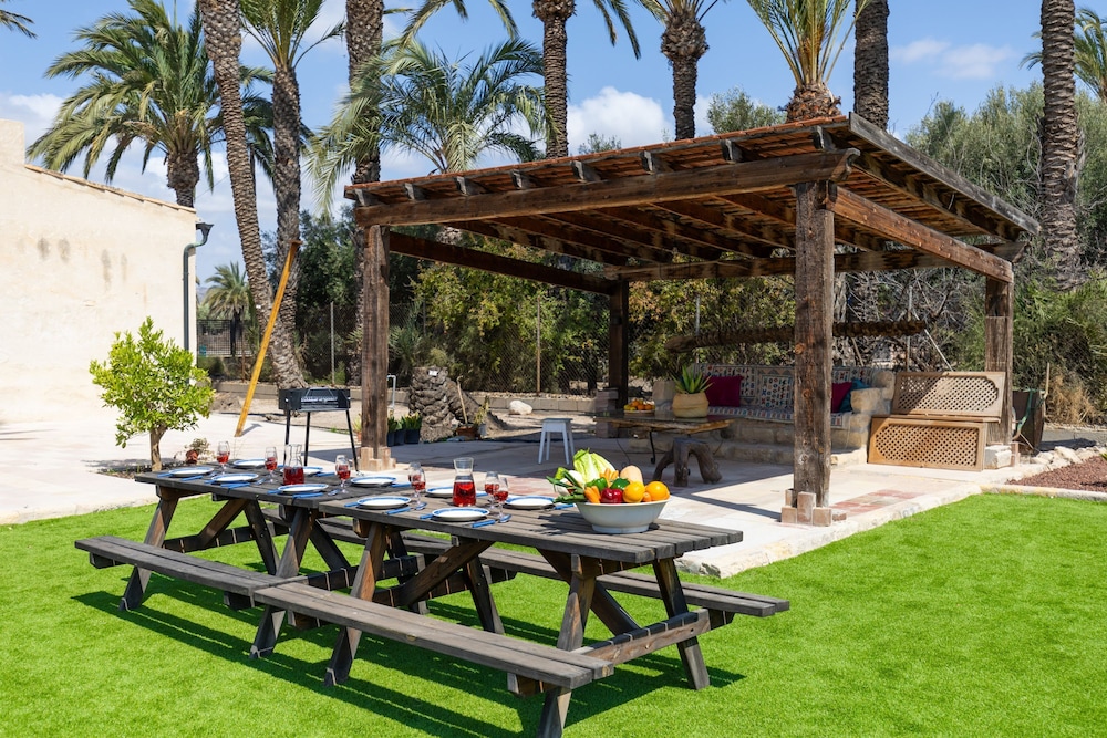 Historical Palms Villa by Fidalsa