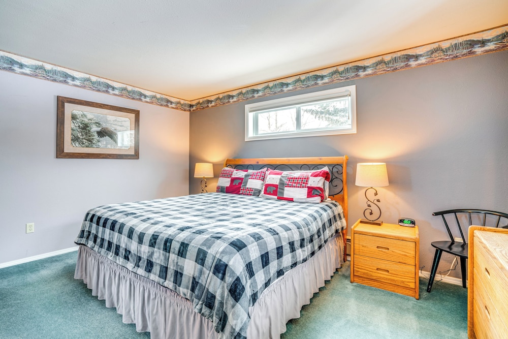 Home w/ Mtn Views in Frisco: Near 3 Ski Resorts!