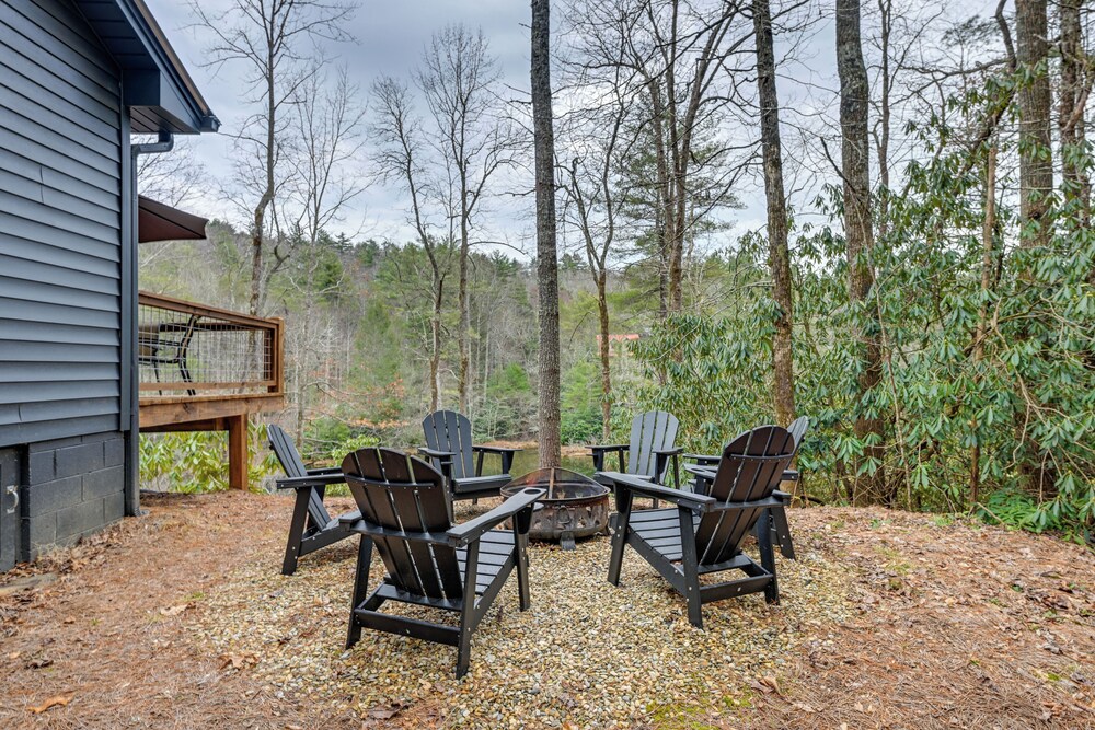 Covered Deck & Fire Pits: Cabin in Cashiers
