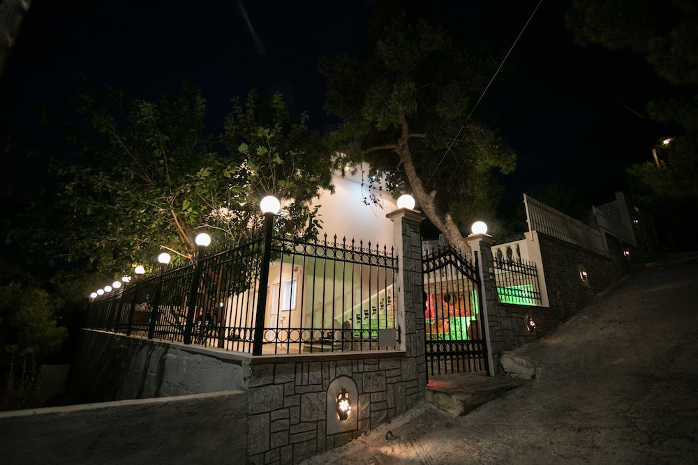 Aias summer house