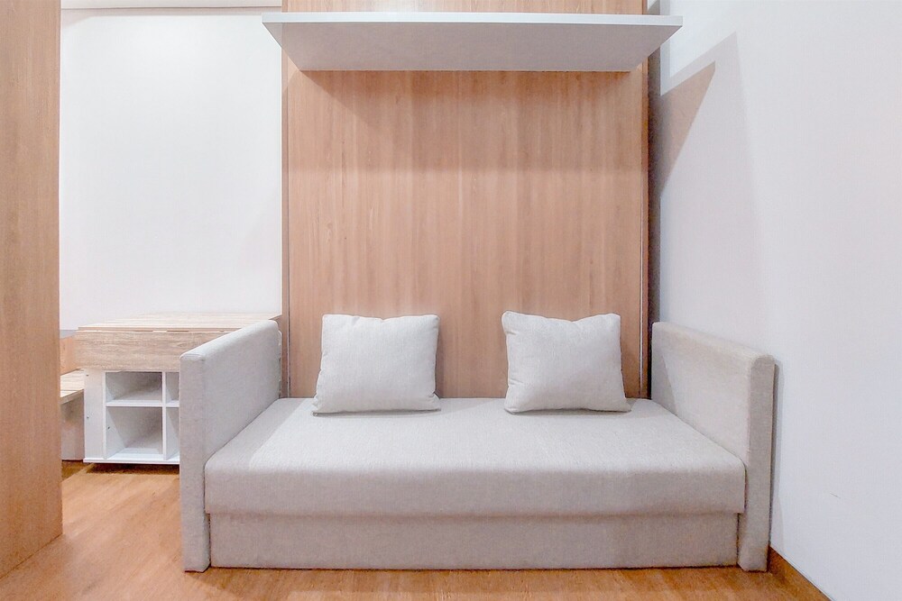 Restful And Cozy Studio At Transpark Bintaro Apartment