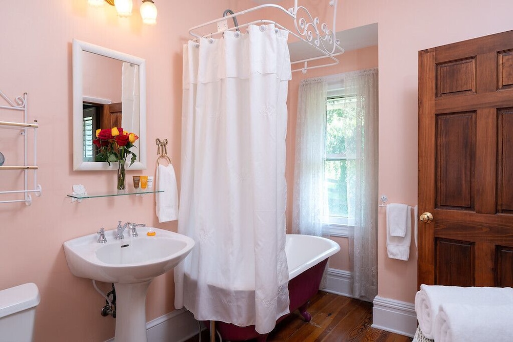 Engadine Inn  Cabins - Property Image 91