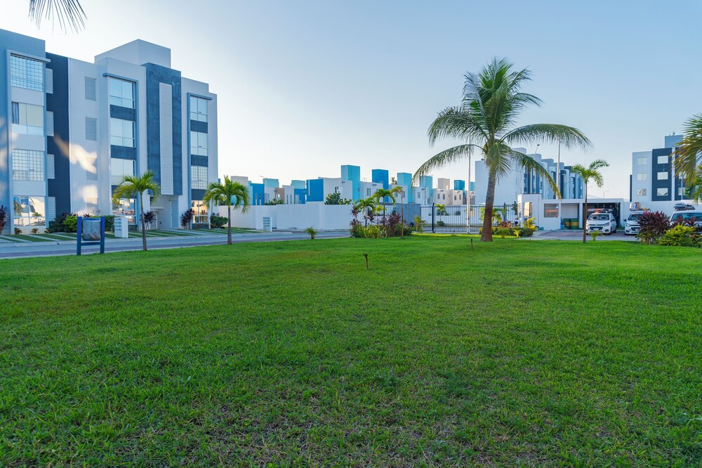 Acapulco Penthouse with 2 Bedrooms Pool