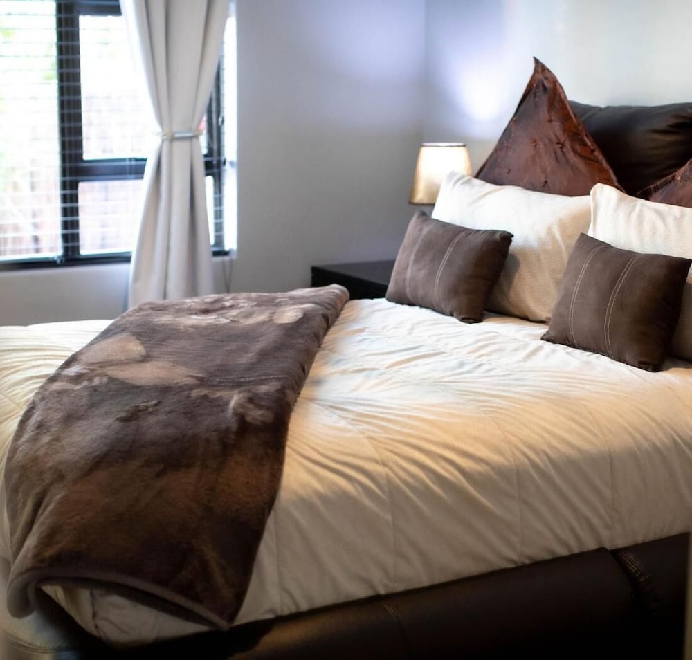 Luxurious Self-catering Apartment in Benoni With Private Entrance