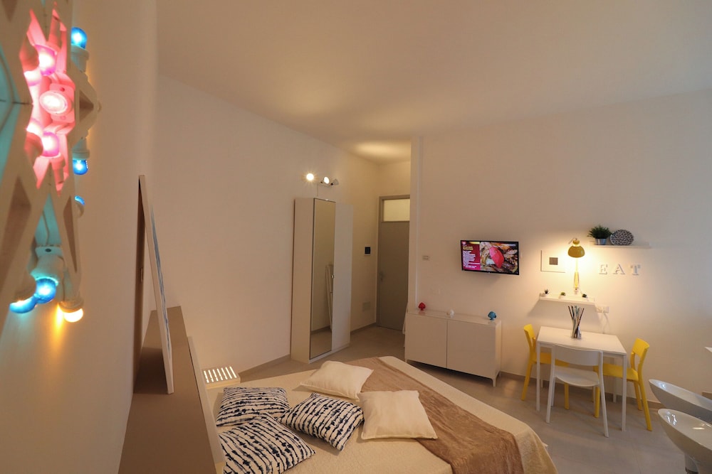 Casa Maya Modern Open-space Apartment Steps From Otrantos Seafront