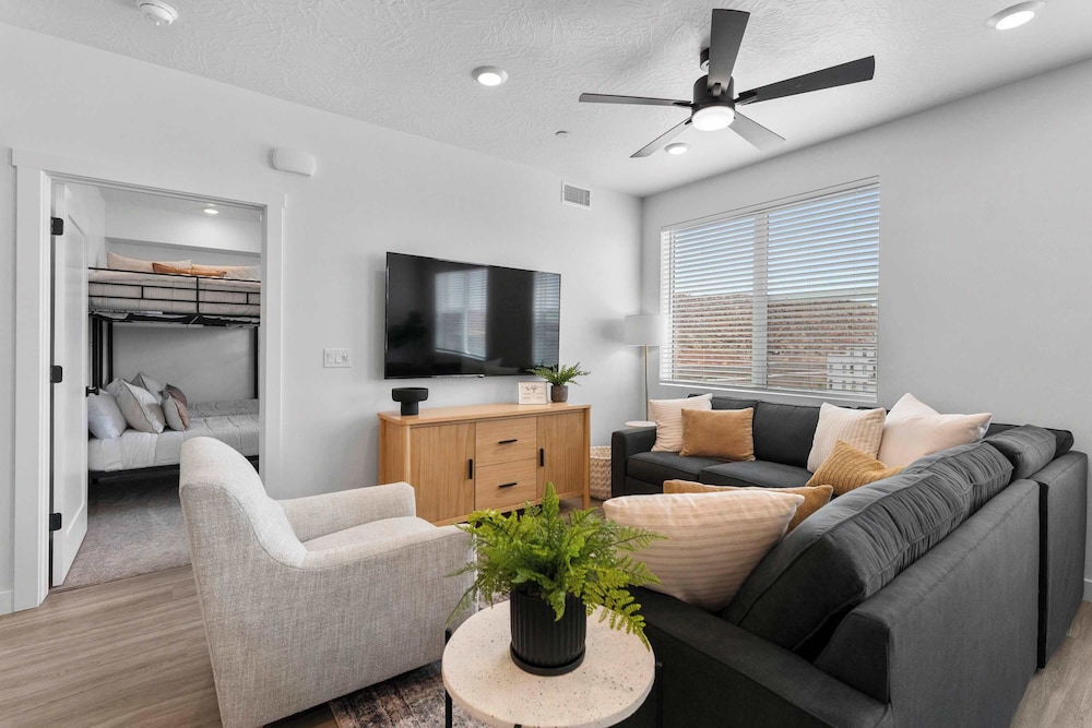 Terra Vista Stay for 8