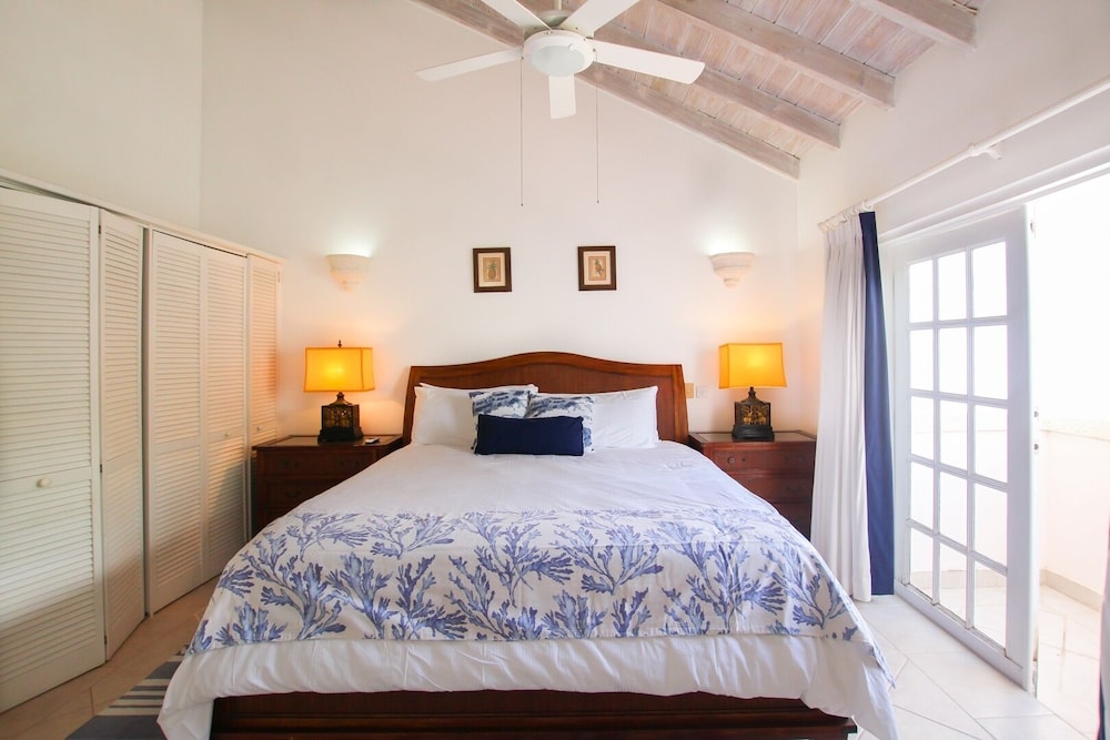 Relax Poolside At This Stylish Townhouse - Porters Gate 24 by BSL Rentals