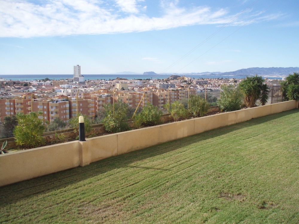 Fabulous Apartment With the Best View in Town Quiet Area, Short Walk to Centre photo 3