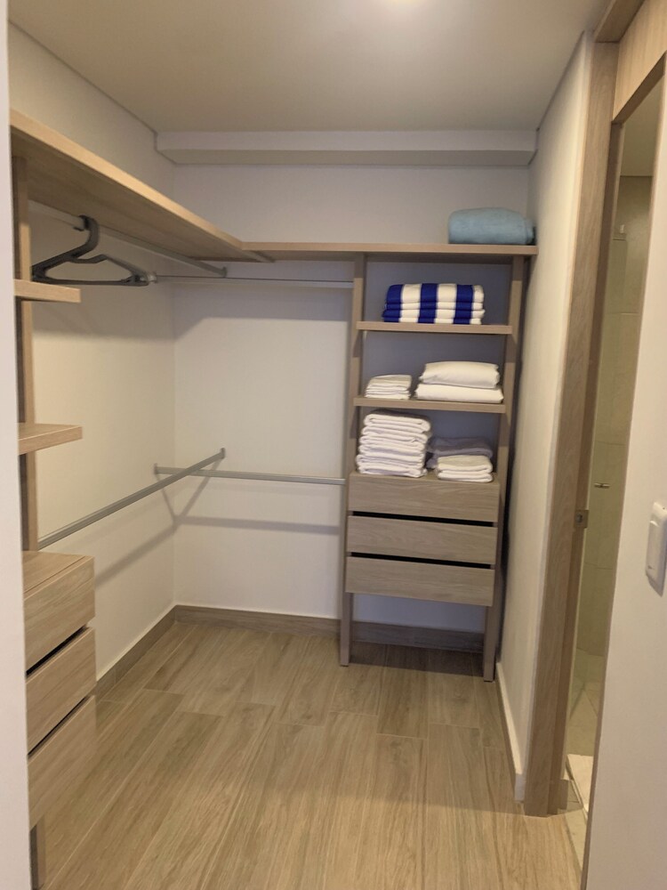 Oceani Towers 1006