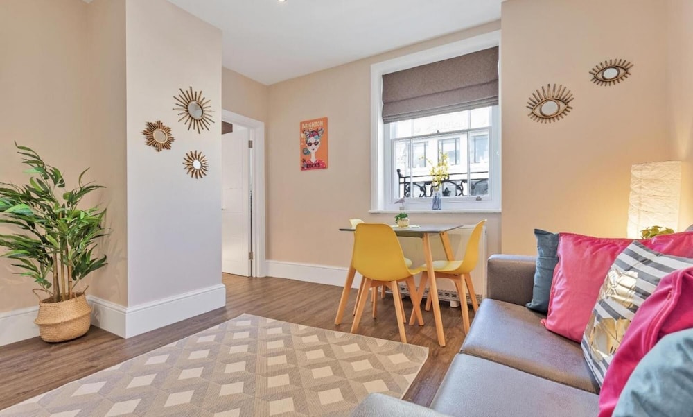 City Heights One Bedroom Modern apt 100 Metres From Seafront view 2