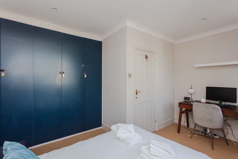 Newly Refurbished 4 Bedroom House in East London