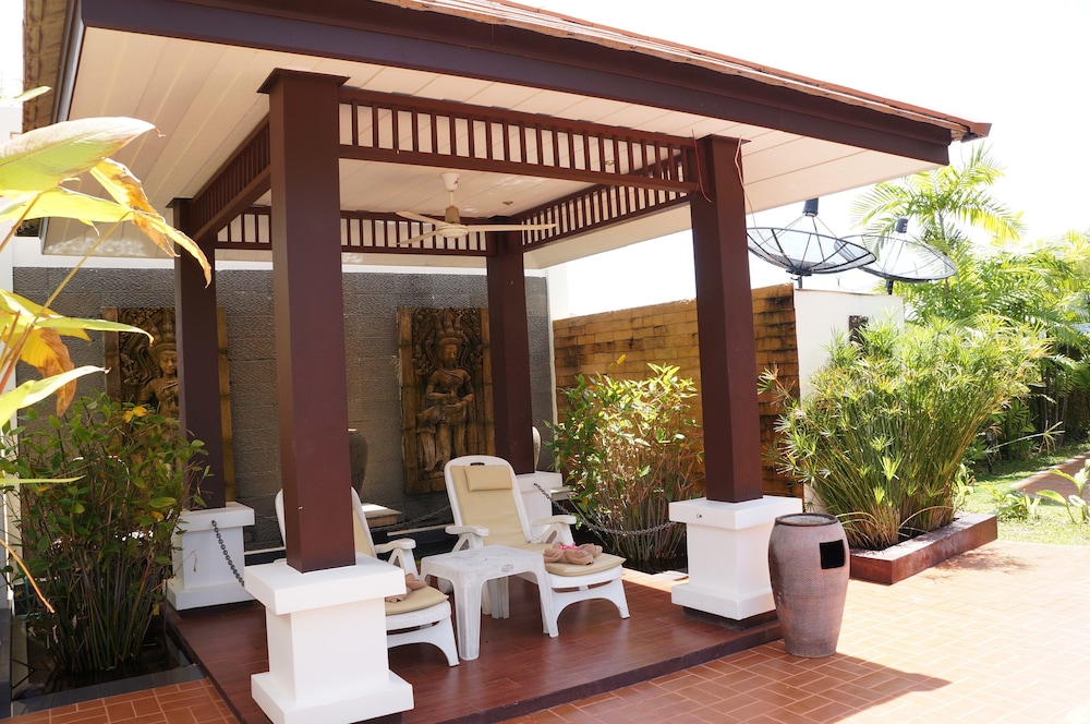 VIP Chain Resort Pool Villa