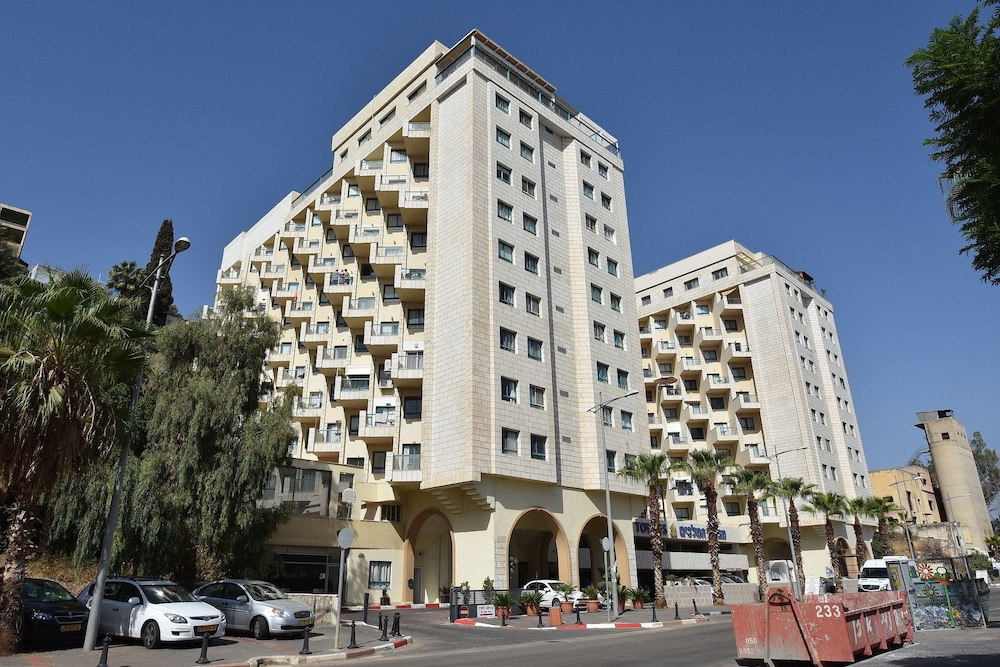 Family Vacation by Kinneret All Comforts