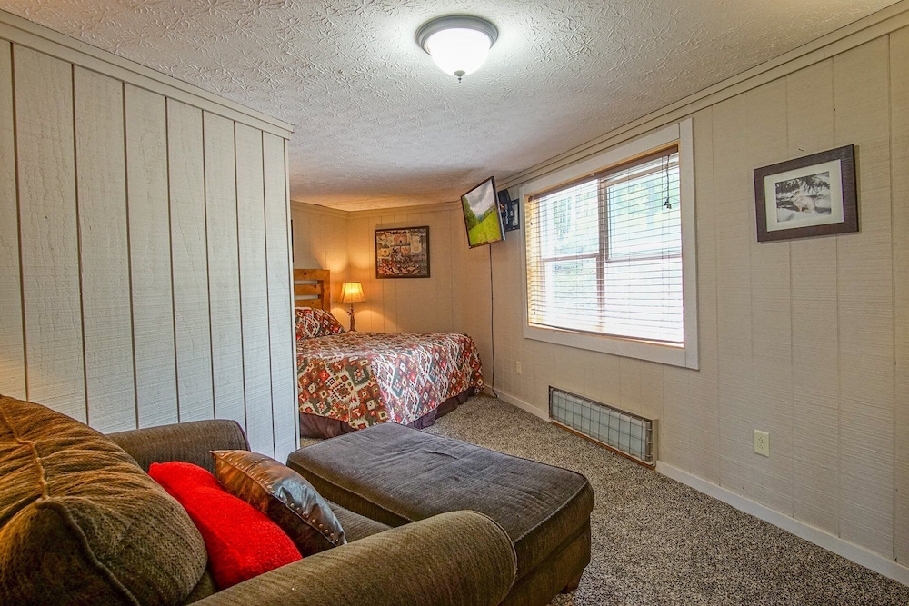 Fall Retreat Hutch 6 Slope Side 5BR on Cupp Run