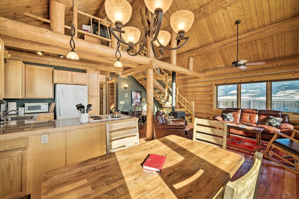 Yellowstone Cabin w/ Stunning Mountain Views view 3