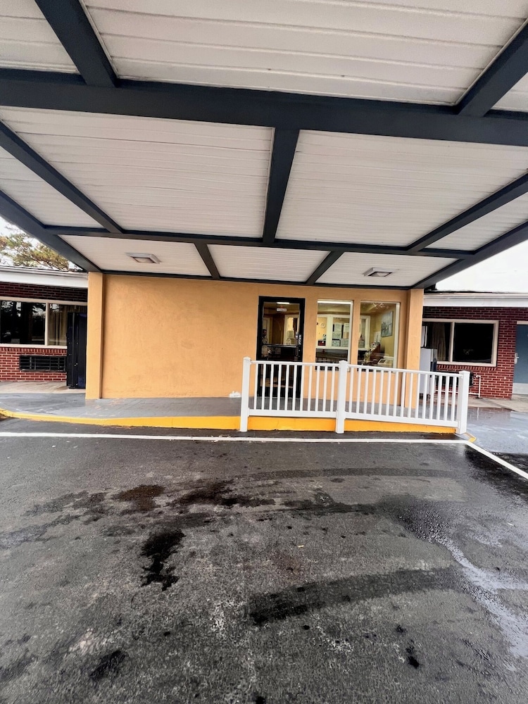 BUDGET INN