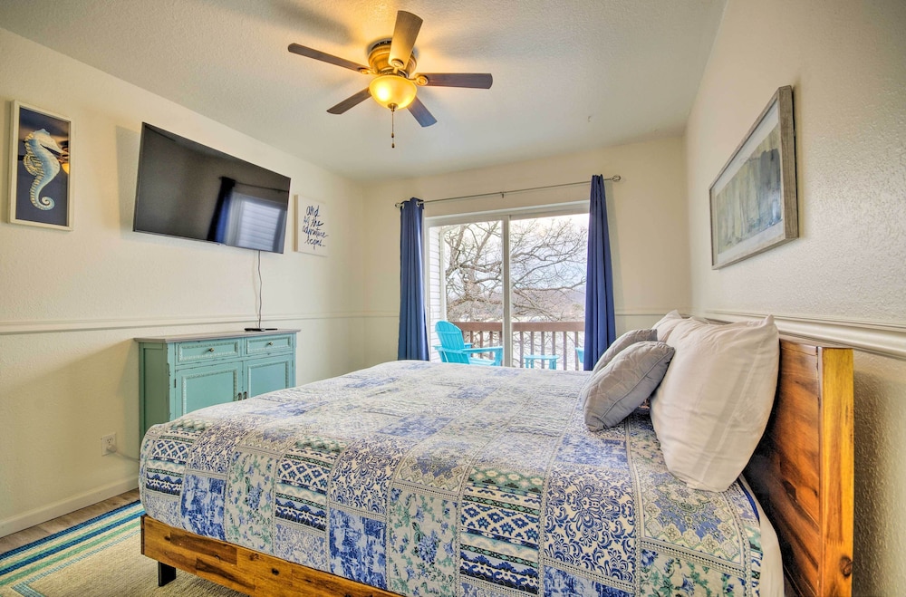 Lake of the Ozarks Vacation Rental: Boat Dock/slip