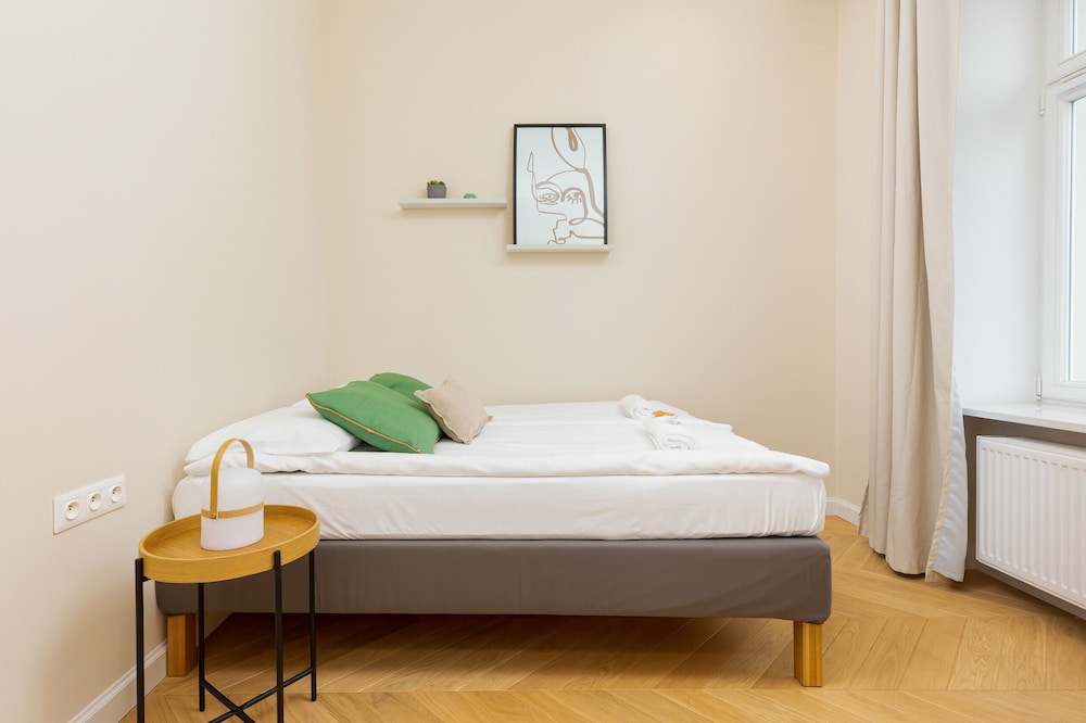 Apartment Warsaw Targowa by Renters view 4