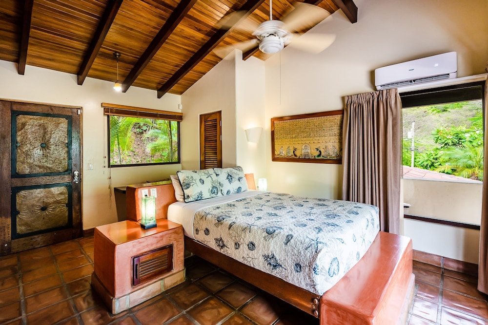 Luxury Villa Hot Tub Ocean Views Fully Staffed